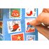 Hand öffnet ein Fensterchen des Gewürz Adventkalenders mit festlichen Briefmarkenmotiven